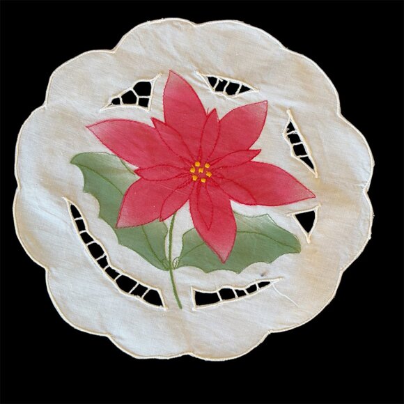 Christmas Poinsettia Cotton Cut Out Doilies Set Of Four Cottage Core - Picture 2 of 2